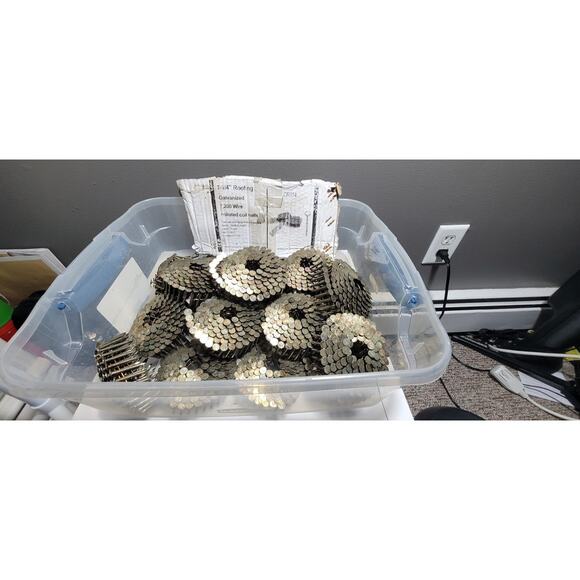1-1/4" Galvanized Coil Roofing Nail 20 Coils - Picture 1 of 3
